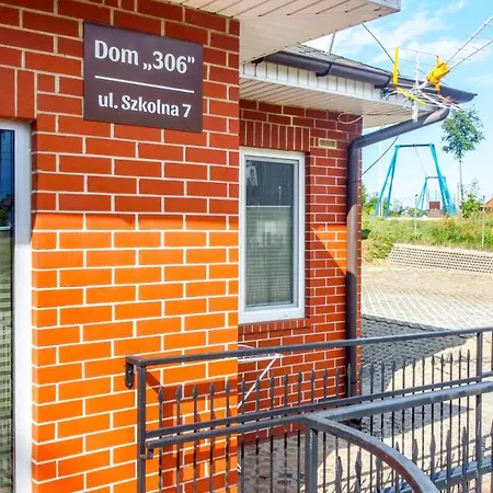 Dom 306, 6 Guests, 3 Bedrooms, 2 Bathrooms, Kitchen, Netflix, Garden, Free Parking