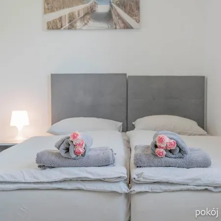 Dom 306, 6 Guests, 3 Bedrooms, 2 Bathrooms, Kitchen, Netflix, Garden, Free Parking * Jastrzebia Gora