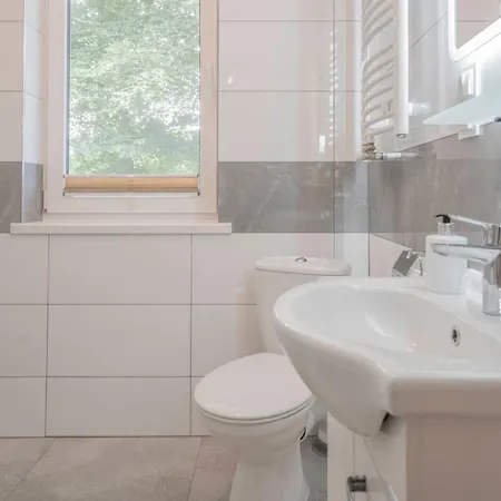Dom 306, 6 Guests, 3 Bedrooms, 2 Bathrooms, Kitchen, Netflix, Garden, Free Parking Holiday home *
