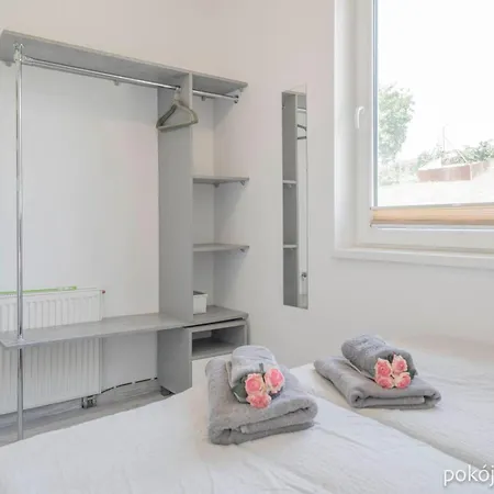 Holiday home Dom 306, 6 Guests, 3 Bedrooms, 2 Bathrooms, Kitchen, Netflix, Garden, Free Parking *