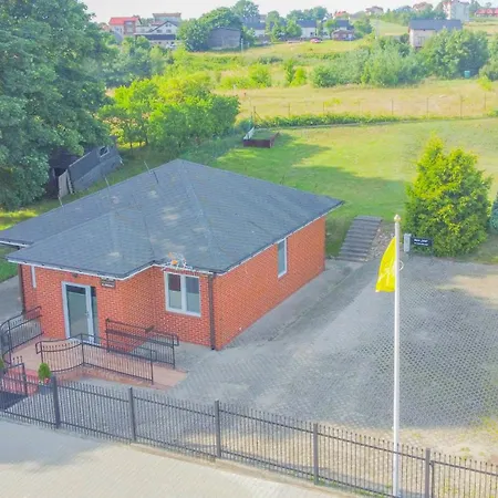 Dom 306, 6 Guests, 3 Bedrooms, 2 Bathrooms, Kitchen, Netflix, Garden, Free Parking *