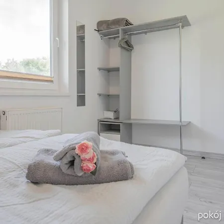 Dom 306, 6 Guests, 3 Bedrooms, 2 Bathrooms, Kitchen, Netflix, Garden, Free Parking
